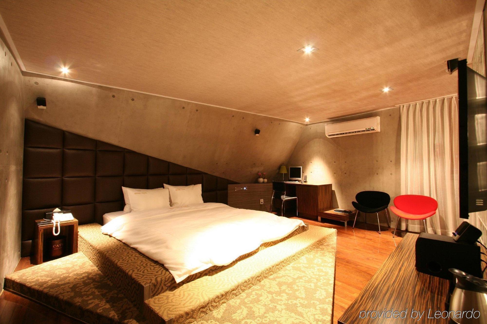 Cats Motel 2*