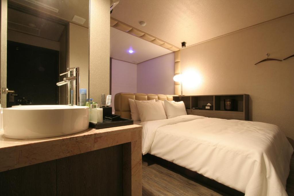 Cats Motel 2*