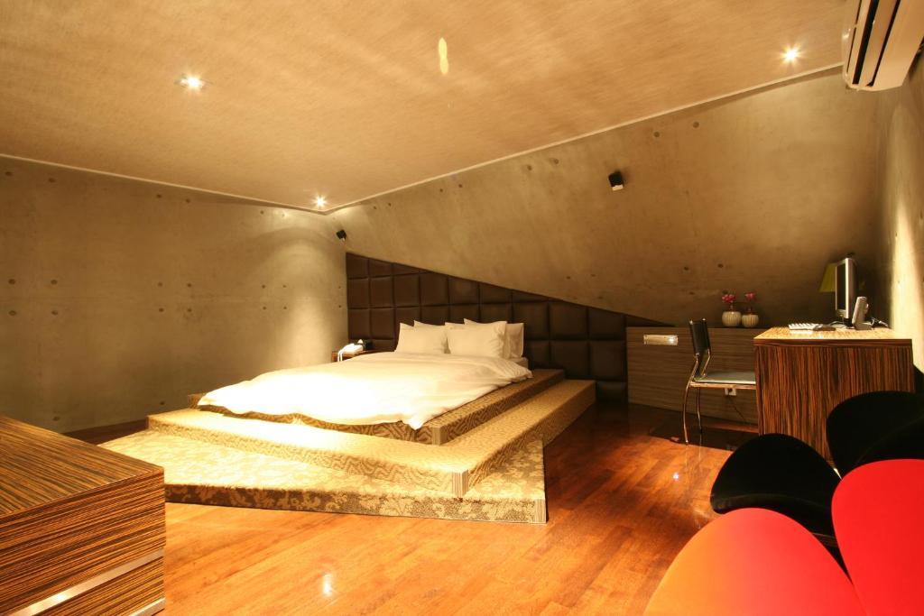 Cats Motel 2*